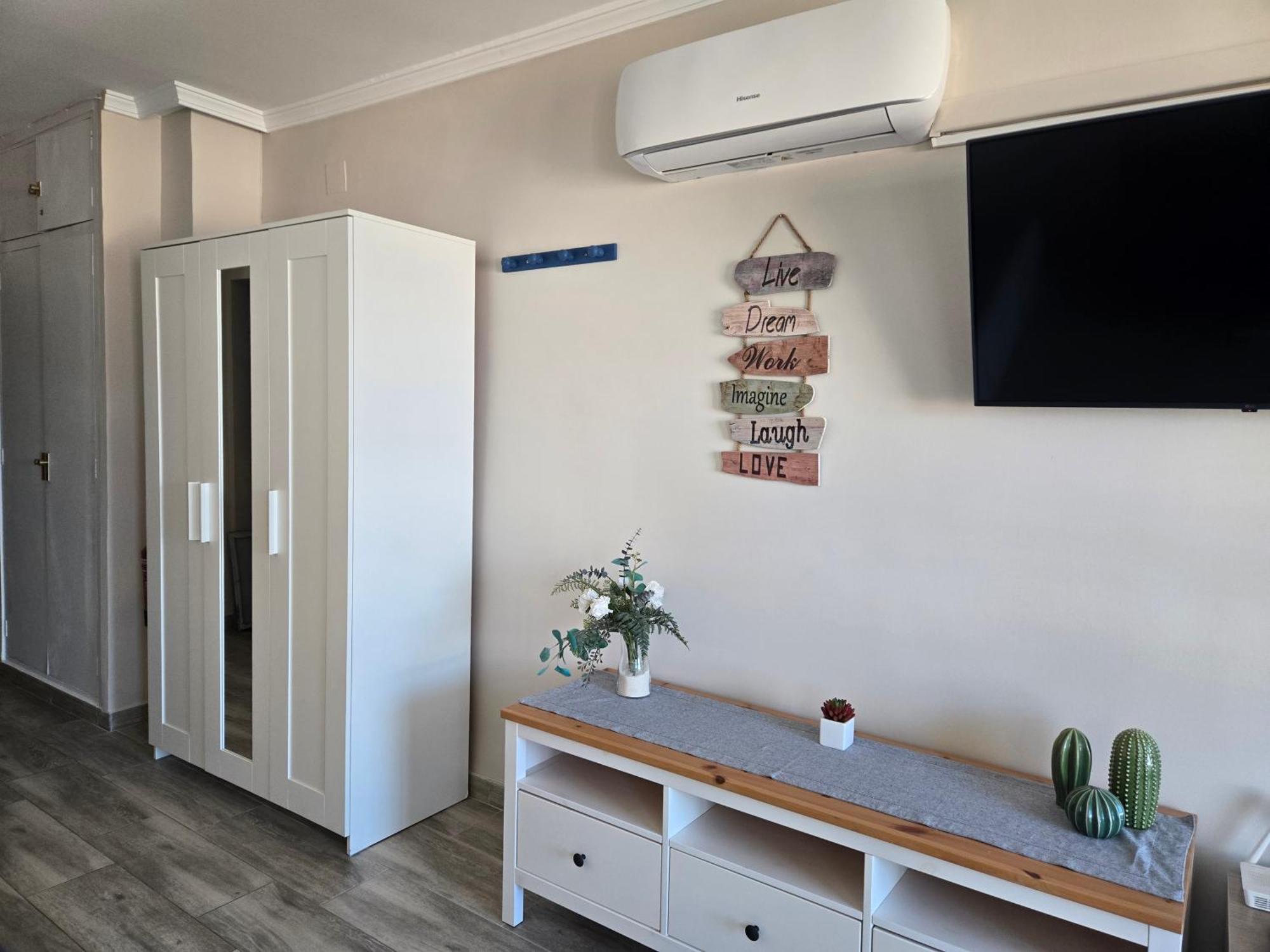 Bonito Estudio Con Vistas, Centro Torremolinos Luaran gambar